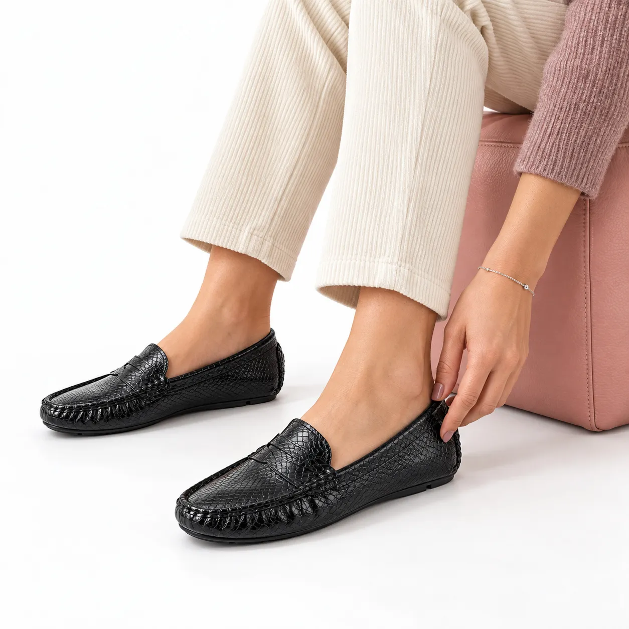 Mocassin pour femme M2023-1 noir...........  