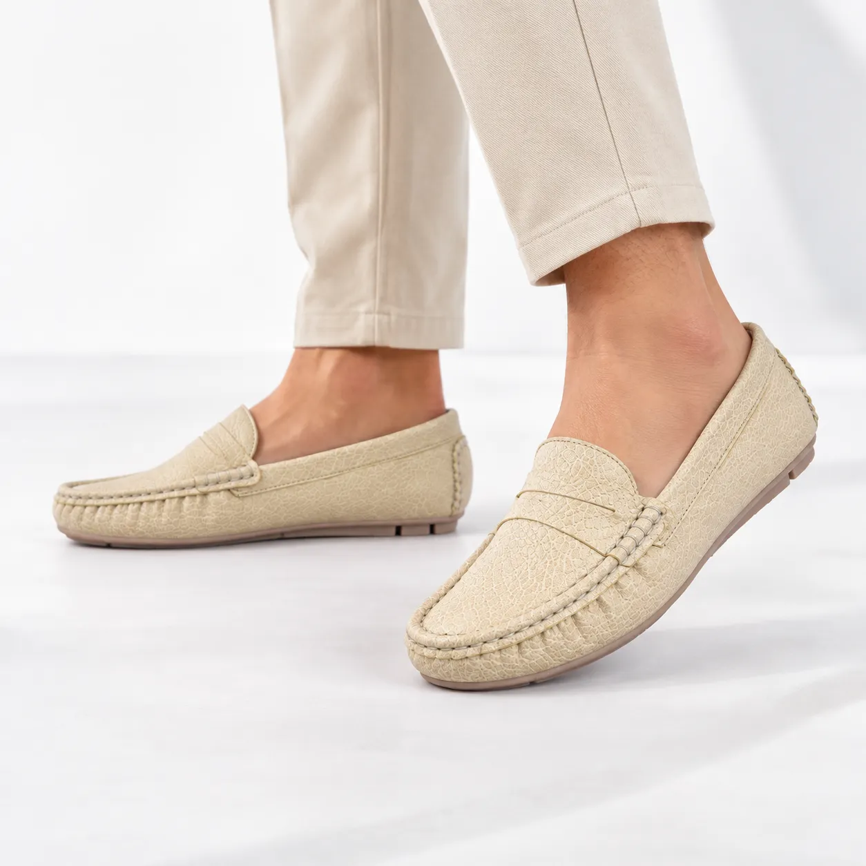 Mocassin pour femme M2023-1 beige  ...........  miniature